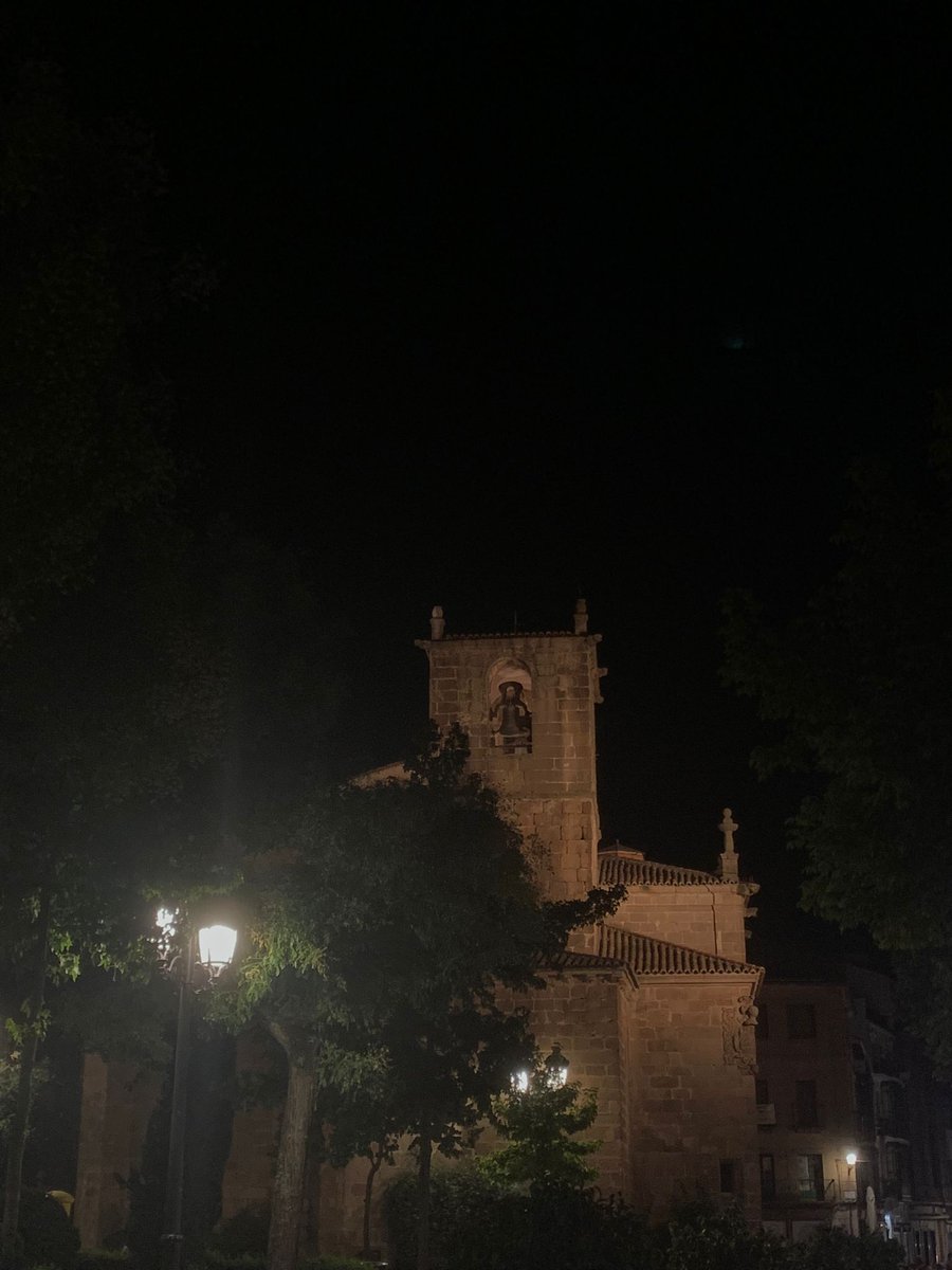 Cenar con estas vistas y el sonido de las campanas😍 #Cáceres