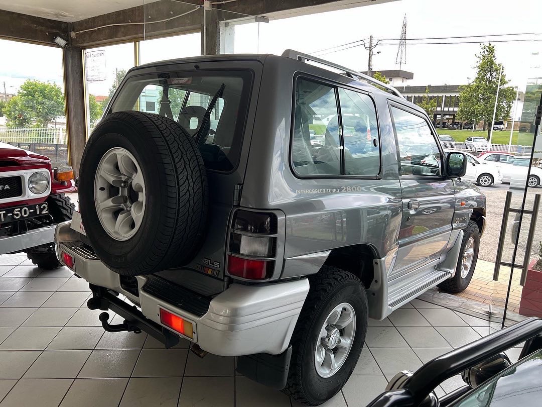heitocar's tweet photo. Nova entrada✅
Mitsubishi Pajero 2.8 GLS de 1998 com 198.000km 
Super estimado como se vê nas fotos!✅
#mitsubishipajero  #mitsubischimotors #todoterreno #todoterreno4x4 #4x4offroad #4x4mitsubishi #jipes #passeiostt #4x4 #euroreparcarservice #heitocar https://t.co/CqU6KdEnUJ