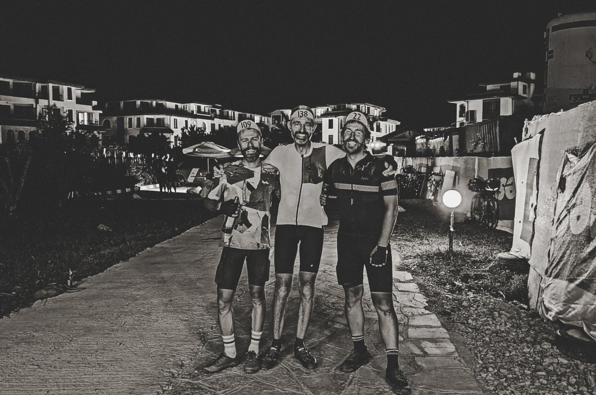 FIN
And, like that, #TCRNo8 has come to an end on the shores of the Black Sea in Bulgaria. Exactly 16 days after leaving the TCR's Belgian home. Our GC Lanterne Rouge group made it to Burgas just before the 22.00CEST cutoff. Meanwhile, just over 30 riders are still on the road...