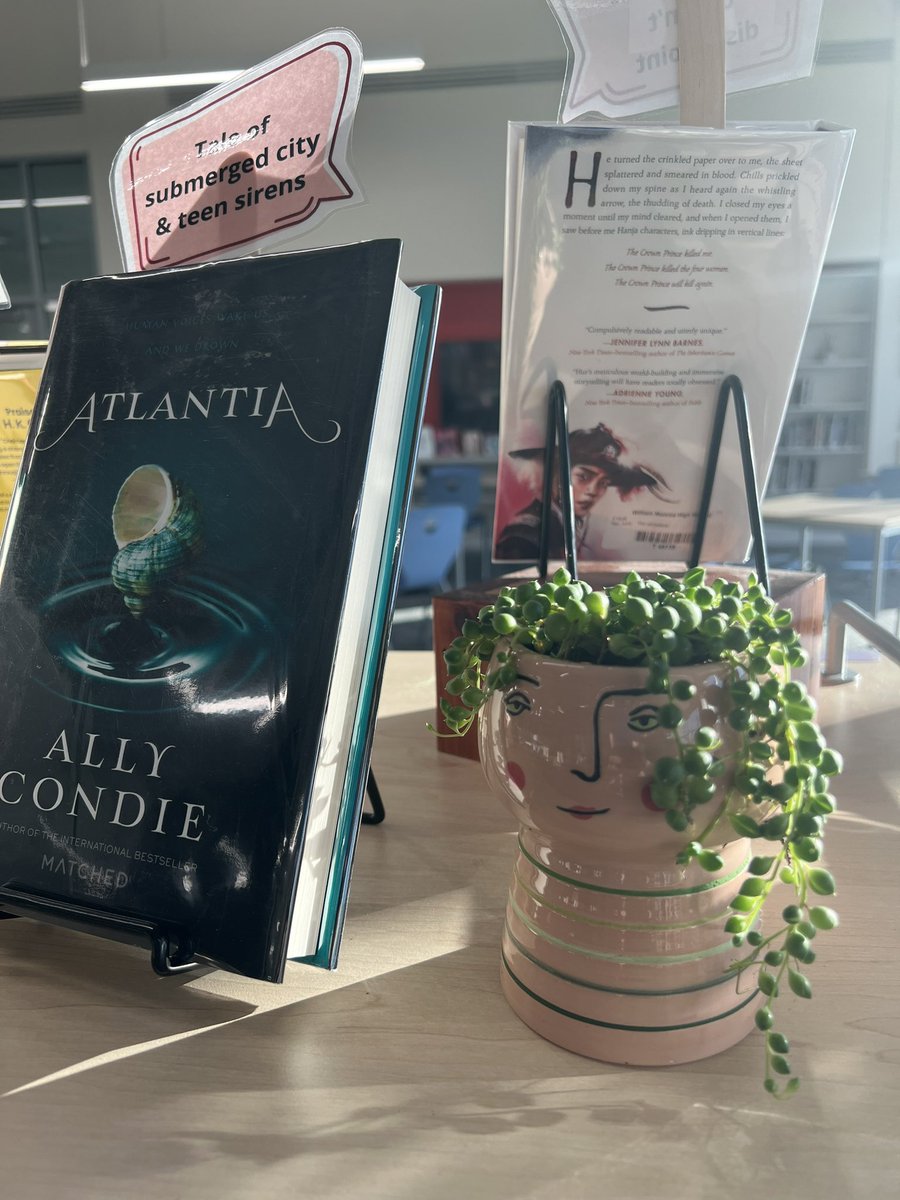 LibraryWmhs's tweet image. Just needed everyone to meet Pearl…our newest library plant. #librarylife #plants #stringofpearls