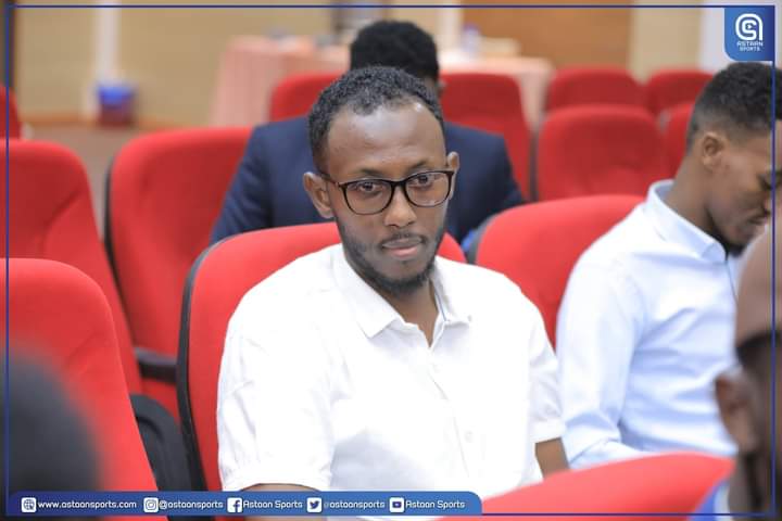 Nuursalal's tweet photo. Waxaa Cawa Kaqeb galay kulan.
Sodhaweyn Lagu Samenayo.
Wasirka Dhalinyarada Cayaraha.
Dowlad faderlka Somalia.
@MoysFGS #Mudane @caqilbarre
@JustAwHirsi @Cantoobo
@AbdiBarud https://t.co/5QbedHrqMB