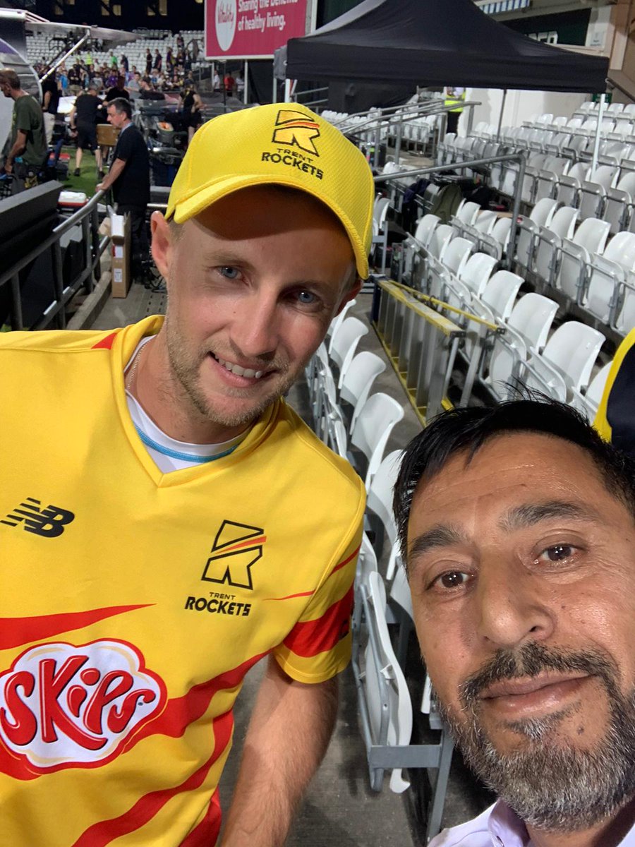 ManninghamYcc's tweet photo. The Boys from Manningham Captain Niyaaz Khan &amp; our young talented Abdullah with our very own 100 balls stars Joe Root, David Mallan, David Wiese,and Englands All time great bowler James Anderson. https://t.co/hVfnOWNe5Q