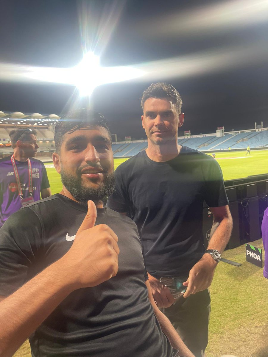 ManninghamYcc's tweet photo. The Boys from Manningham Captain Niyaaz Khan &amp; our young talented Abdullah with our very own 100 balls stars Joe Root, David Mallan, David Wiese,and Englands All time great bowler James Anderson. https://t.co/hVfnOWNe5Q