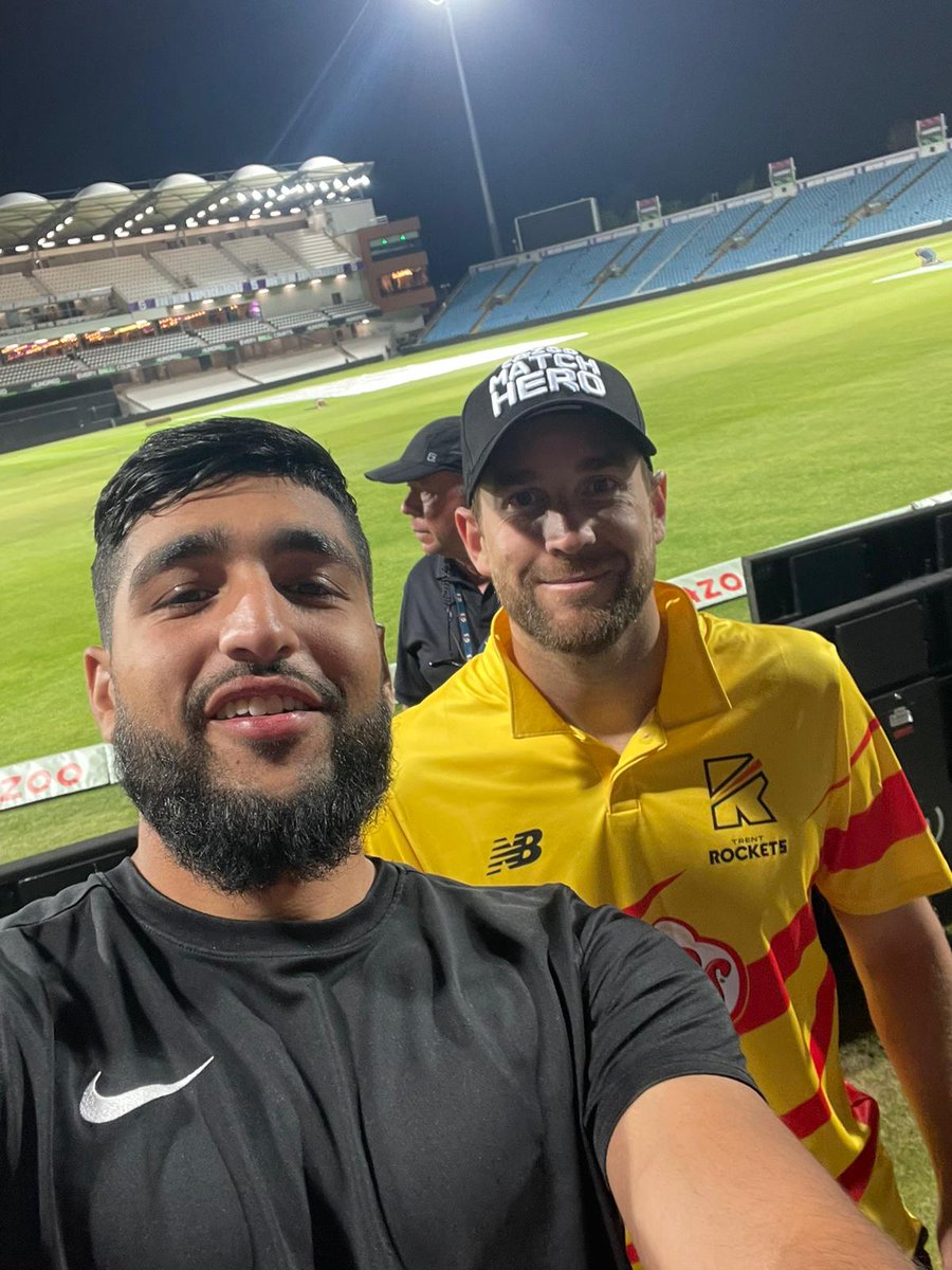 ManninghamYcc's tweet photo. The Boys from Manningham Captain Niyaaz Khan &amp; our young talented Abdullah with our very own 100 balls stars Joe Root, David Mallan, David Wiese,and Englands All time great bowler James Anderson. https://t.co/hVfnOWNe5Q
