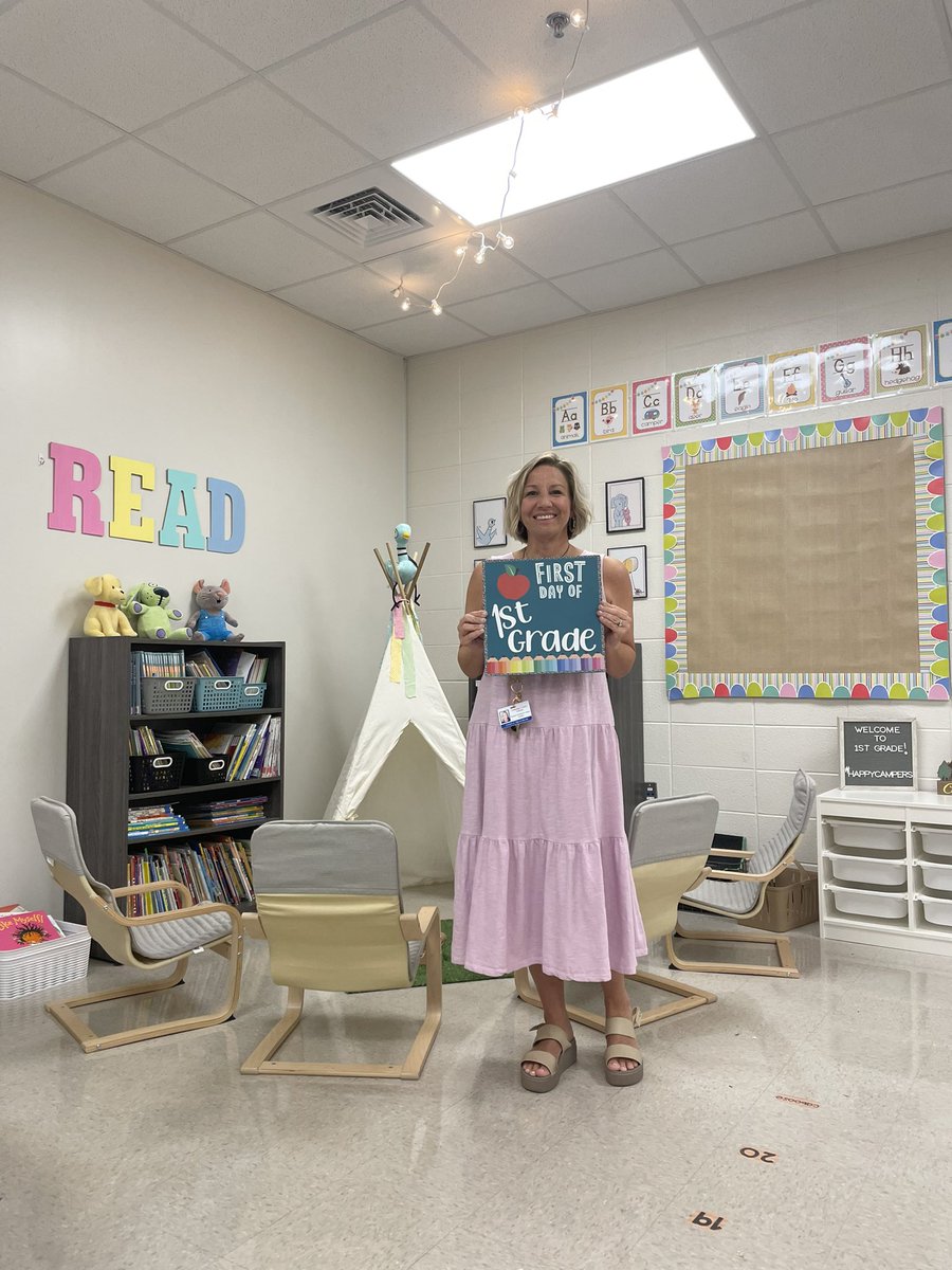 AngieTrantham's tweet photo. First Day of School! Let the 1st grade fun begin!! @SycamoreElem @TCBOE #firstdayofschool #teachertwitter #Limitless #tranthamstribe #happycampers https://t.co/rIOdj845L9
