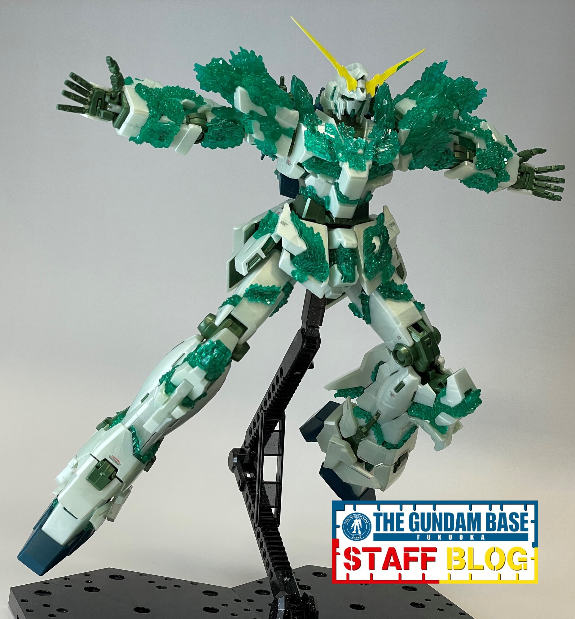 MG ガンダムベース限定 ユニコーンガンダム(光の結晶体) - プラモデル MG ガンダムベース限定 ユニコーンガンダム(光の結晶体) - プラモデル