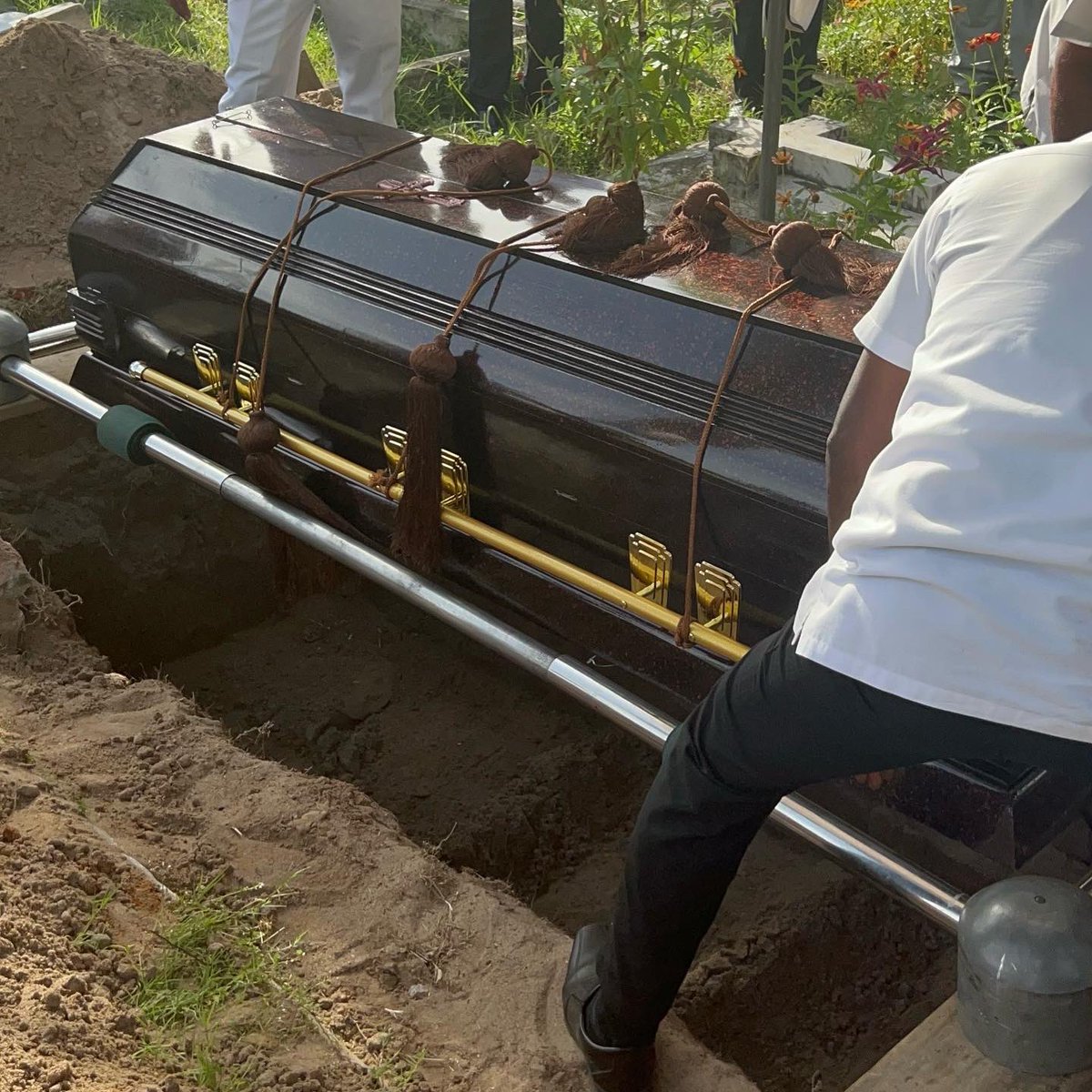 therealjuicyj's tweet photo. It took me awhile to process this ..Rest in paradise Moma I miss you every day &amp; rest in paradise my brother Raneth ,it’s been a rough year thank you for your prayers 🙏🏿 https://t.co/qp3WTJldgN