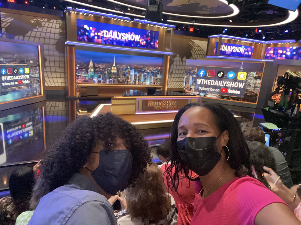 We’re ready! <a href="/TheDailyShow/">The Daily Show</a> with <a href="/Trevornoah/">Trevor Noah</a> 🙌🏽