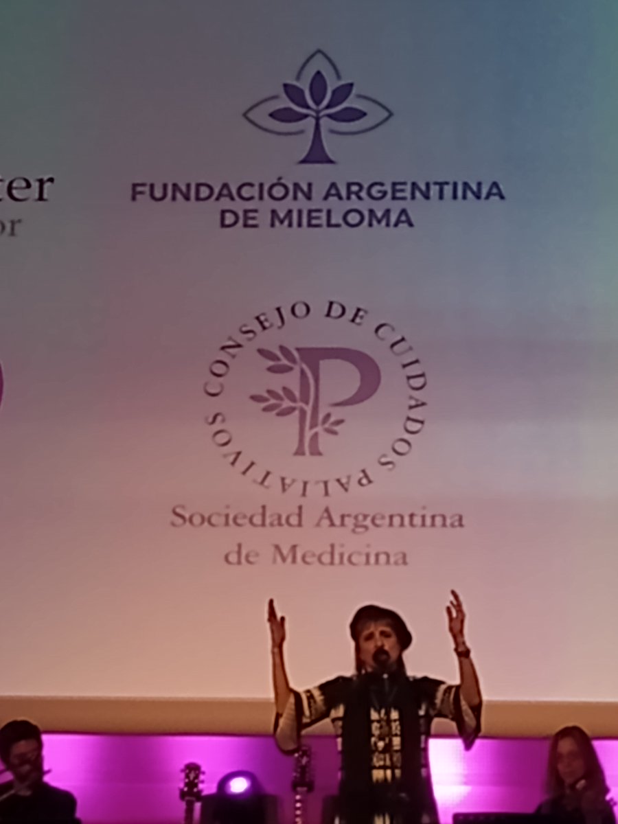 GabrielFGamboa's tweet photo. Gracias por el recital de ayer @lizarazuok los pacientes oncológicos (que ayer éramos muchos) sentimos tu calidez y disfrutamos de tu hermosa voz y tus canciones @fundmieloma https://t.co/cZmSdjk9s1