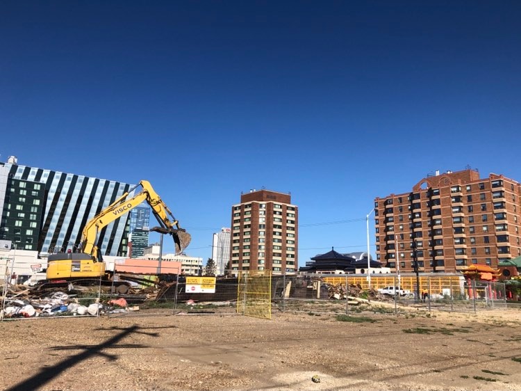 greenviolinyeg's tweet image. Time of Death: 09:00am Tuesday, August 9, 2022. The Graphic Arts Building has left the streetscape. #graphicartsbuilding