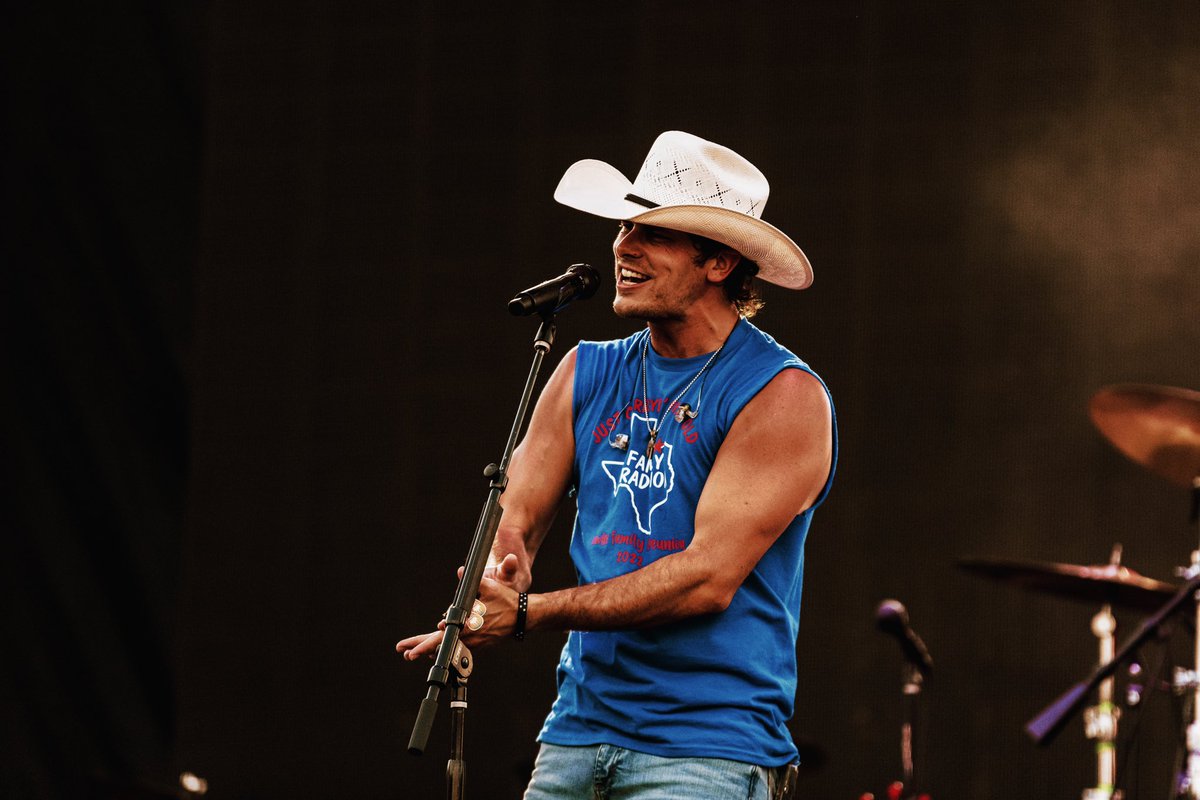 A couple of my favorites from Koke Fest with about a thousand more to go through 😂📸✨