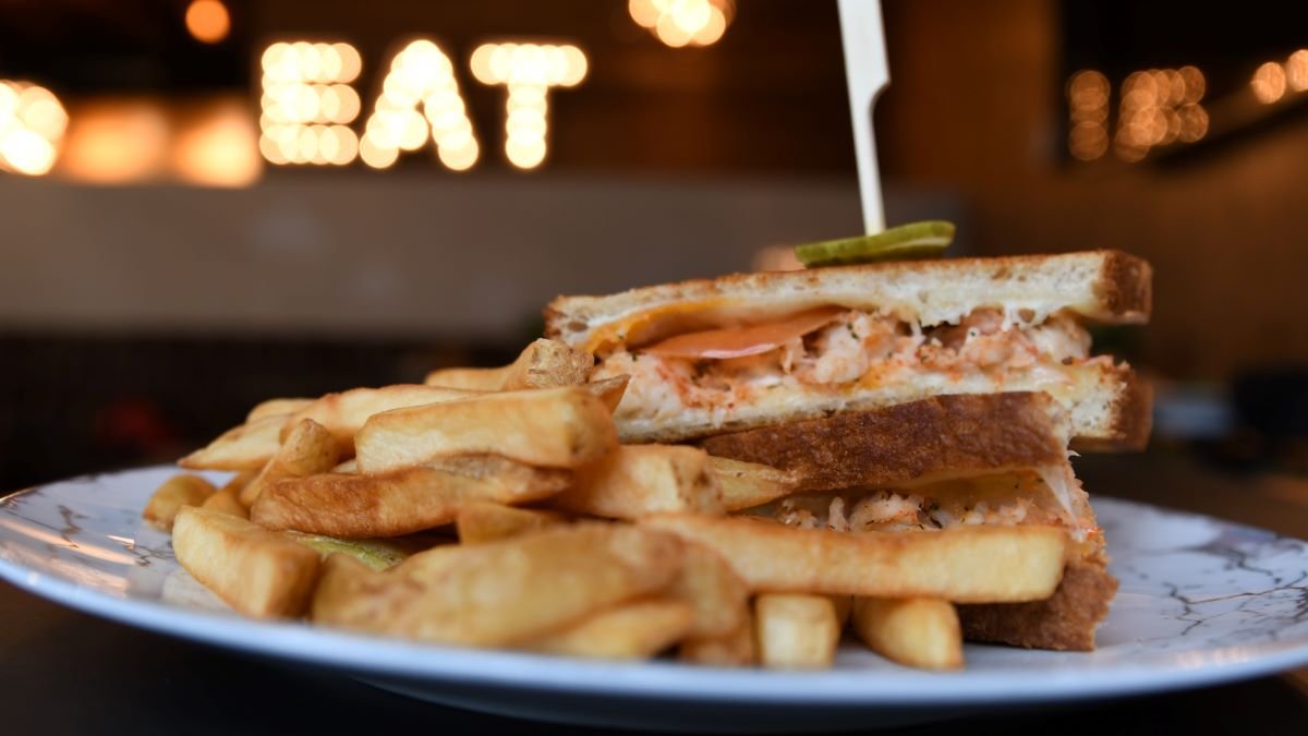 Say cheese! 
Did you know that at Burnaby Mountain Clubhouse we have seven different grilled cheese sandwiches on our menu? 🧀 Come by this weekend to try them out, or grab one to go! 

Reserve your table now: ow.ly/Umit50K1FfM
