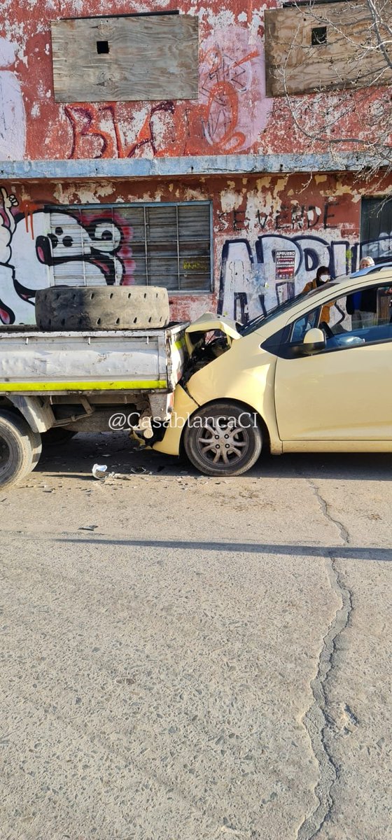 CasabIancaCI's tweet photo. #Casablanca #accidente calle portales con tt.merino colisión de 3 vehículos menores. 2 lesionados.🚑🚓🚒 @lNFOSCHILE @ChileInfo5 @KudellTV @ViveCASABLANCA @djgraff_German https://t.co/PqbHifxNY7