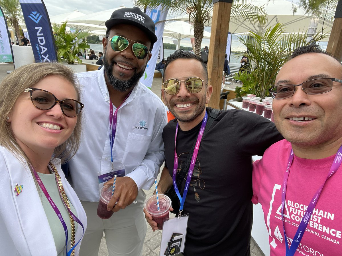 WomanBlockchain's tweet image. Creating memories @untraceableinc @Futurist_conf in #Toronto.