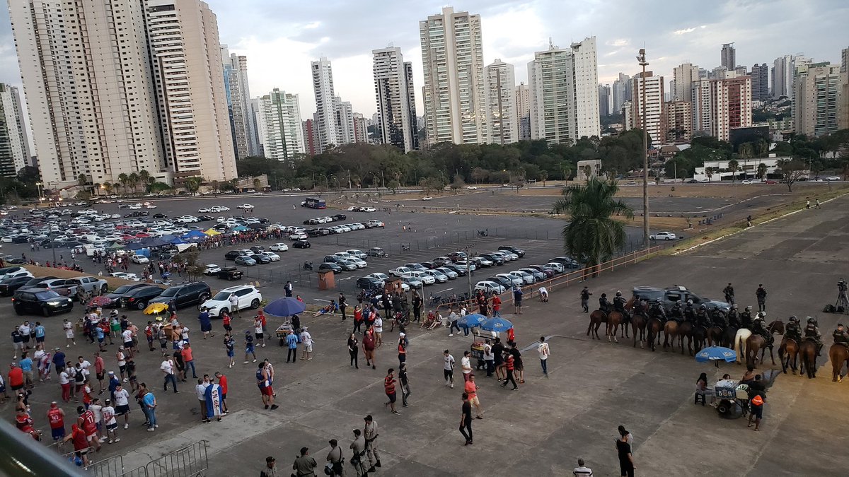 Ya estamos en el estadio Sierra Dourada de Goiania esperando por el partido del Bolso!
