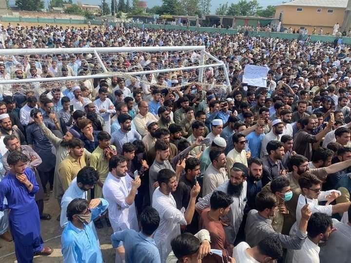 Mehranwaziri's tweet image. د دير د پاڅون [که جماعتيانو هاييجېک نه کړو] سره که ټوله پښتونخواه، خاص کر سوات، ملګرې شي نو پښتونخواه د جنګي اقتصاد او د جنګ لوبې نه آزادولې شي.
طالبان د دې لوبې صرف يو کردار دې ["پراجکټ PTI" پکښې بل کردار دې].
#projecttaliban #projectPTI