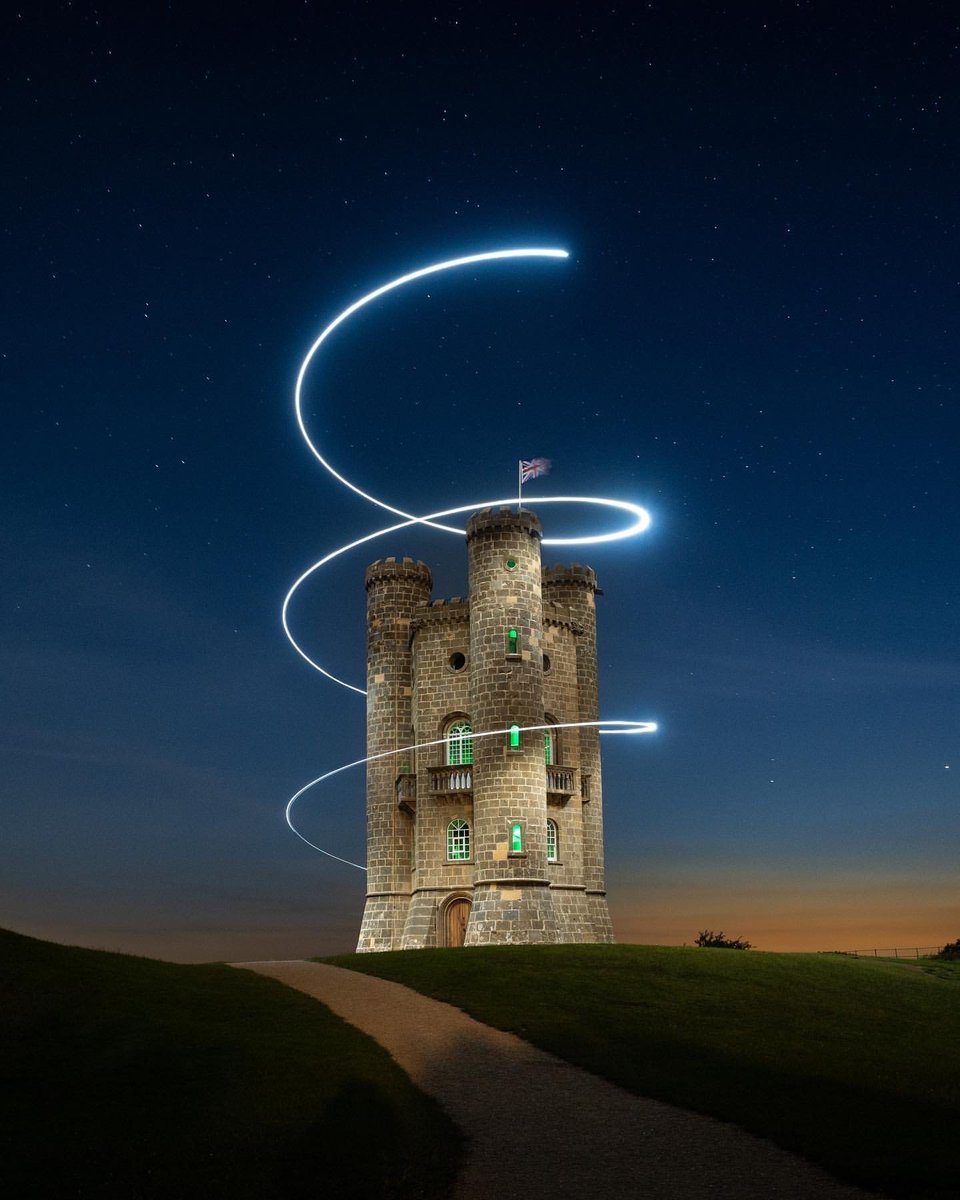 kotecinho's tweet photo. Usando un drone con luces para iluminar el castillo

las cosas de @iwillfoto https://t.co/ZVHQFDkjpJ