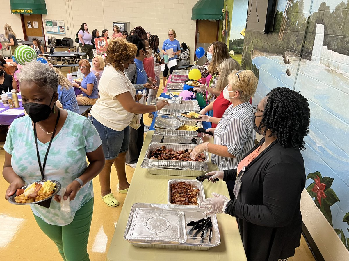 Leadership is sweet, and Pontiac has the SWEETEST teachers! Excited to welcome back our awesome teachers this morning!