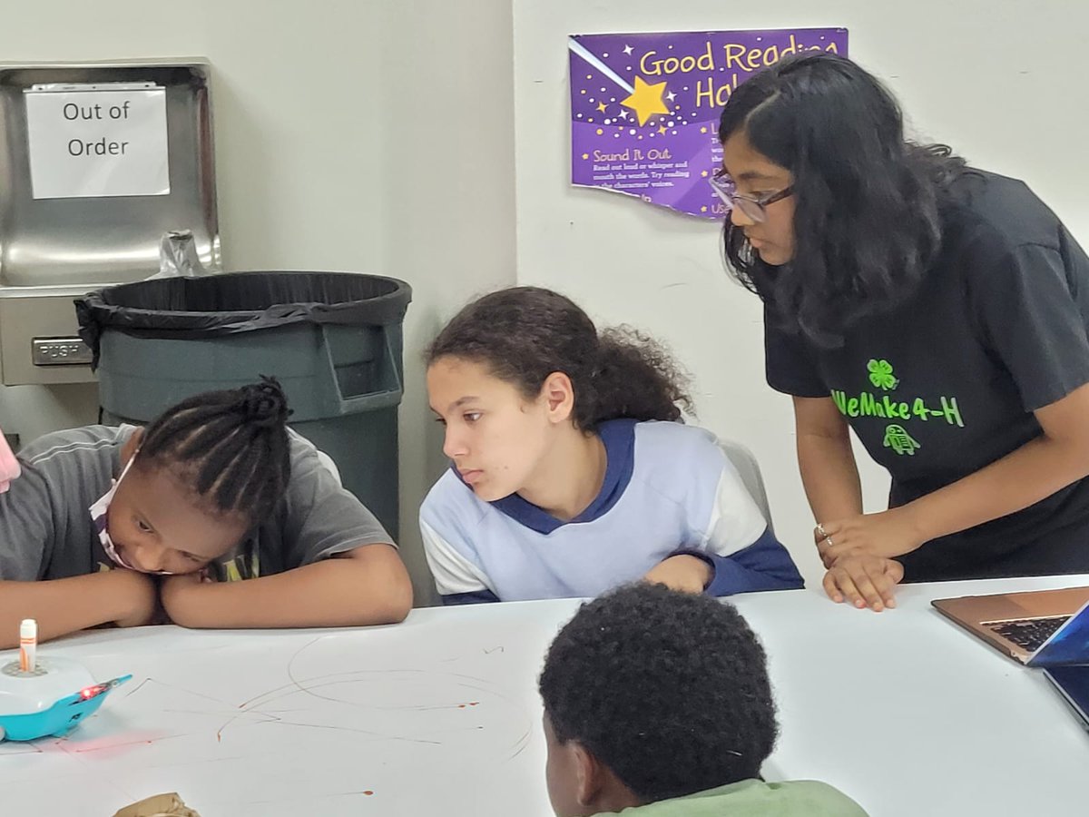 rrout_'s tweet photo. Engagement is key -- I am doing my part by coming back again and again to the students. #STEM4Her @girlsmoonshot @STEMNext #robotics @NJSTEMPathways @BGCA_Clubs https://t.co/pADwyXjKU2