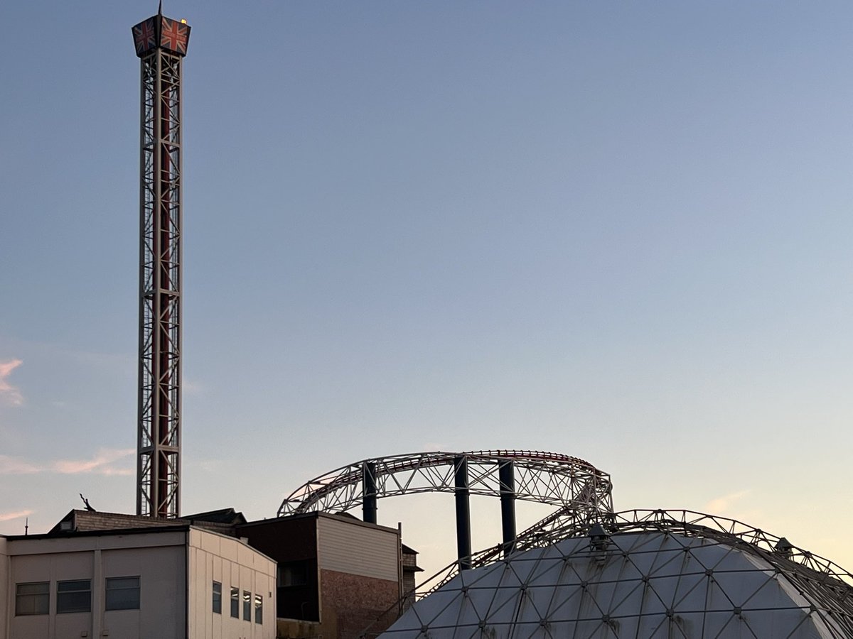 Beautiful sky end to the day after Hotice  this evening 🖤