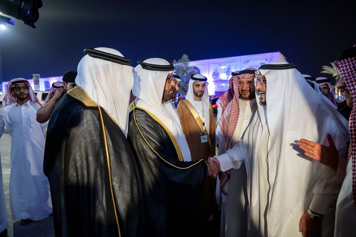 EmarahAlQassim's tweet photo. طالب سموه بعقد الاتفاقيات للاستفادة من التقنية الزراعية الحديثة من دول متقدمة..

سمو #امير_القصيم : نتطلّع الى مشاركة دول العالم في تصدير التمور ، كونه منتج عذائي في غاية الاهمية مع الاخذ بالحرص على التوازن بانتاج التمور بنوعيّة وجودة عالية . https://t.co/CUyRmK9KZ3