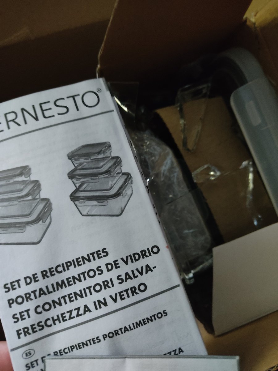 Isa__Spain's tweet photo. @lidlespanaAC @lidlespana su mensajero de @GLS_clientes @GLS_Spain  ha tirado el paquete de recipientes de vidrio al suelo y se ha largado. El pedido anterior tardó más de una semana en traermelo. Que vergüenza. Es para no pediros nada más. https://t.co/DnskPl11PQ