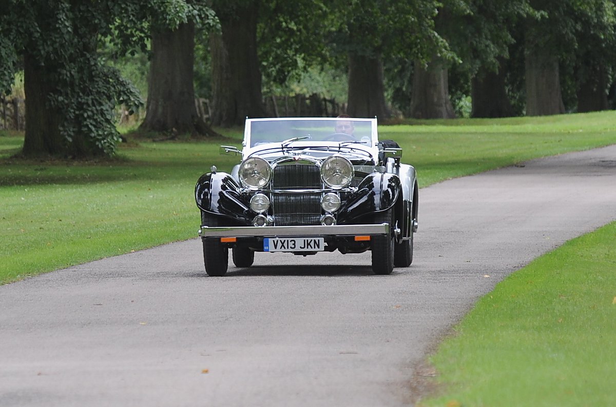 AlvisCarCompany's tweet photo. It's always a delight to see an Alvis 4.3 litre Vanden Plas on the road...

#Alvis #ContinuationSeries https://t.co/8bDvUm1JUI