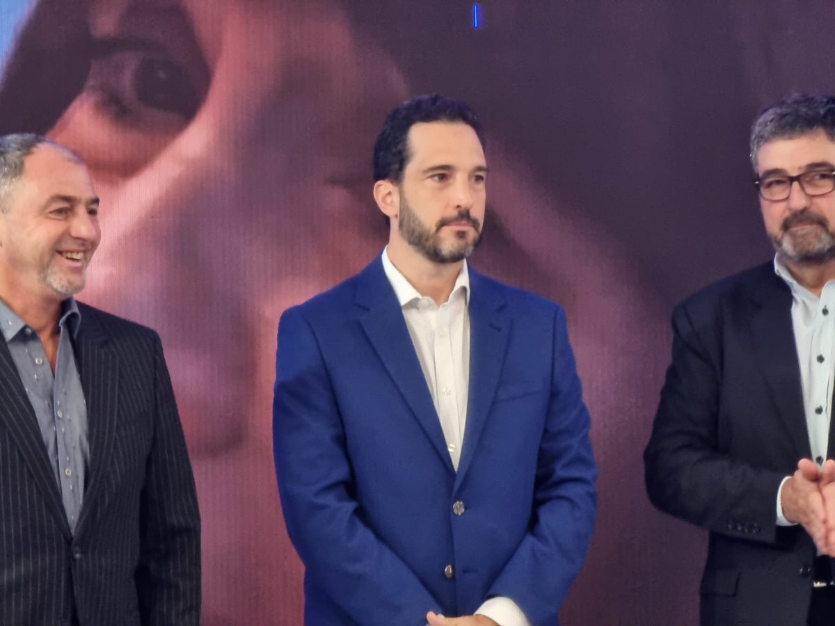 Condortech's tweet photo. Orgullosos por la nominación! Felicitaciones a nuestros compañeros de terna #mutechmicrosystems, y en especial al ganador, #Bisignano, por tan merecido premio. Premios a la Pequeña y Mediana Empresa @HSBC_AR  – @LANACION https://t.co/DqB7ZkdjyH