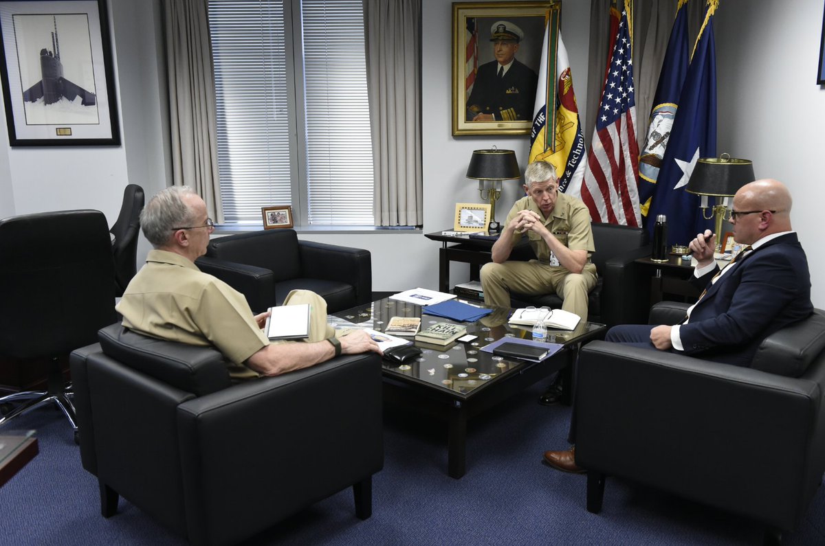 USNavyResearch's tweet photo. It was an honor to host #VCNO Admiral William Lescher and his Deputy Director Bradley Garber at ONR HQ!
⚓️ They sat down with Chief of Naval Research Rear Adm. Lorin Selby and ONR Division 322 Director & Dep. Dir. of the Navy's Unmanned Task Force Dr. Jason Stack. https://t.co/nEobzvGsHs