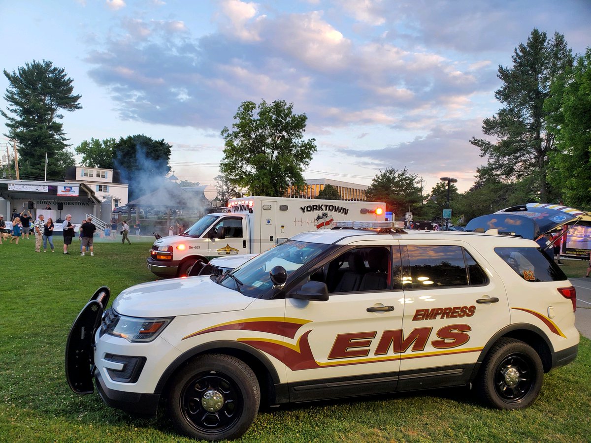 EmpressEMS's tweet photo. National Police Night Out in the Town of Yorktown with Yorktown VAC, Yorktown Heights Fire Department and of course the Yorktown Police Department. #Yorktown #EMS #YHPD #YHFD #FlyCar #NationalNightOut https://t.co/AsSnKwN7wx