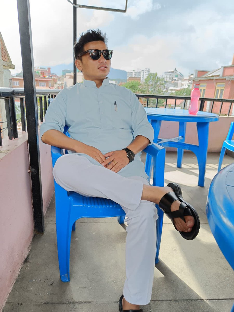 सुखी जिन्दगी एक सन्तुलन हो, वर्तमानको ठेडीमा झुण्डिएको तराजु हो । यसको एउटा पल्लामा विगतका सम्झना हुन्छन भने अर्को पल्लामा आगतका सपना ।                  
विगतभन्दा आगत गह्रुङ्गो हुनेहरू महत्वाकाँक्षाले मर्छन् । आगतभन्दा विगत गह्रुङ्गो हुनेहरू हिनतावोधले सकिन्छन ।