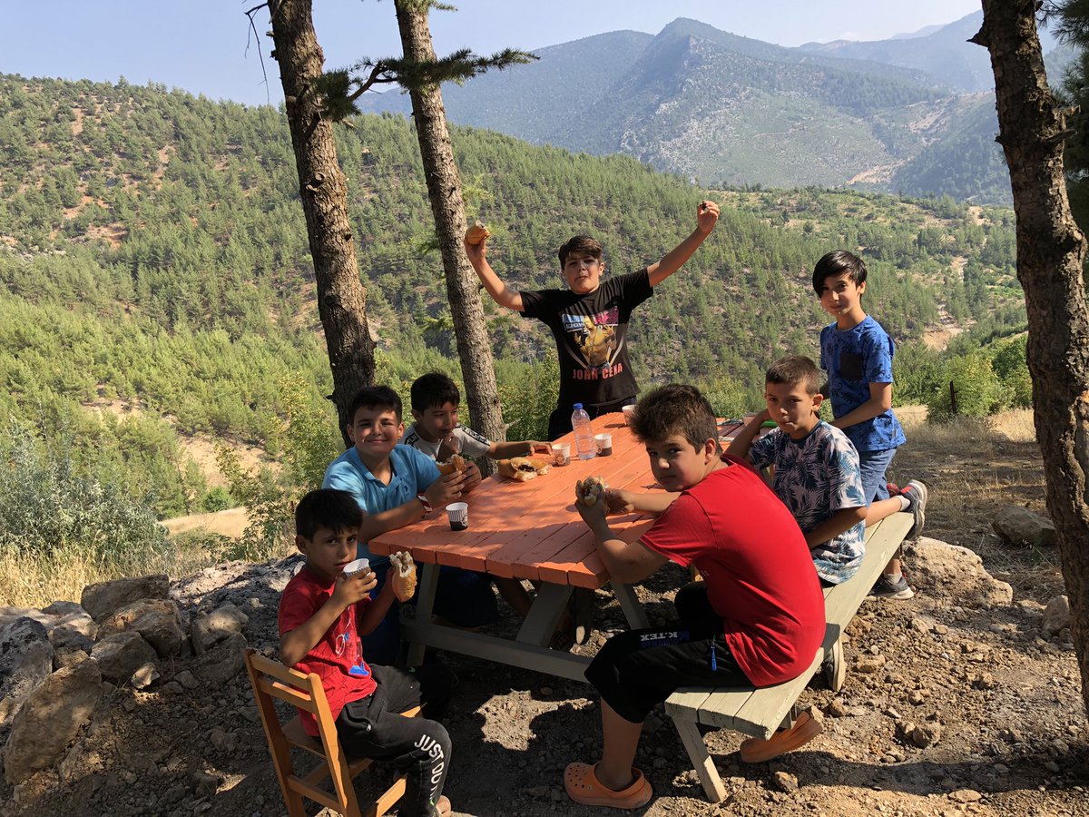 gurYsf's tweet photo. Yardibi Ortaoba İlkokulu ocakbaşı https://t.co/jw2Lhc5b2A