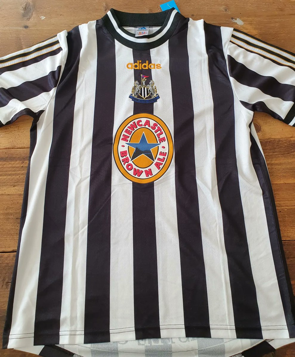 OliverDunn14's tweet photo. By far the best present that my missus has ever bought me!! 😍🥰⚫️⚪️ @alanshearer @NUFC @jamiereuben @ghodoussi

#AlanShearer #NUFC https://t.co/BxNnJF4oRB