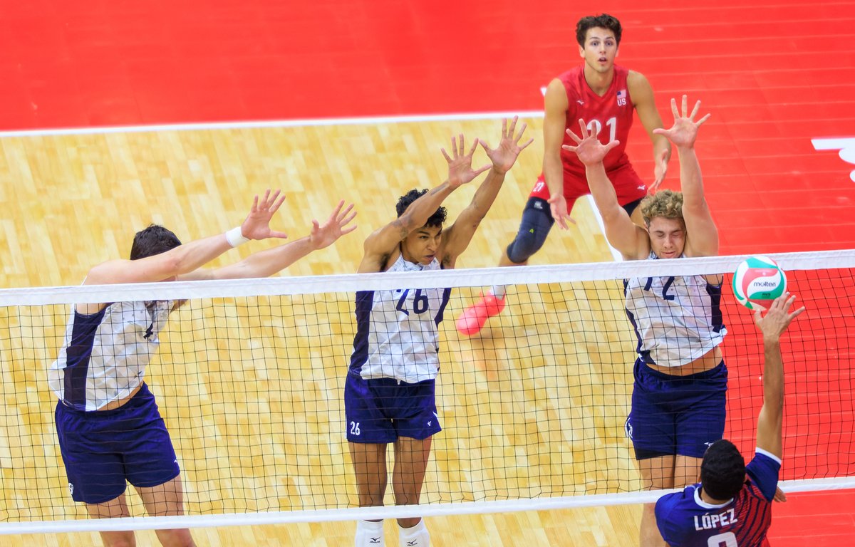usavolleyball's tweet photo. That's a 🇺🇸 W! 

The U.S. Men open the Pan American Cup with a 3-0 (25-23, 25-23, 25-23) win over 🇩🇴. Each set was close, but 🇺🇸 comes out on top

They're back in action Wednesday at 5 pm Pacific against Chile https://t.co/Kxphjdo77m