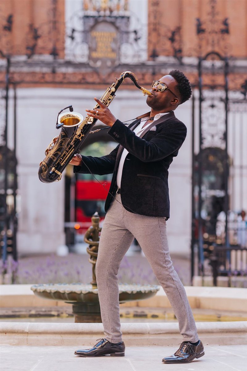 Absolutely LOVE playing outdoors. I set up with my wireless <a href="/bose/">Bose</a> S1 Pro speakers allowing me to have complete freedom to move the sound to wherever I want to perform. I love when tech helps you perform better.

📸: Annie Poe Photography
📍<a href="/BMAHouseVenue/">BMA House</a>
