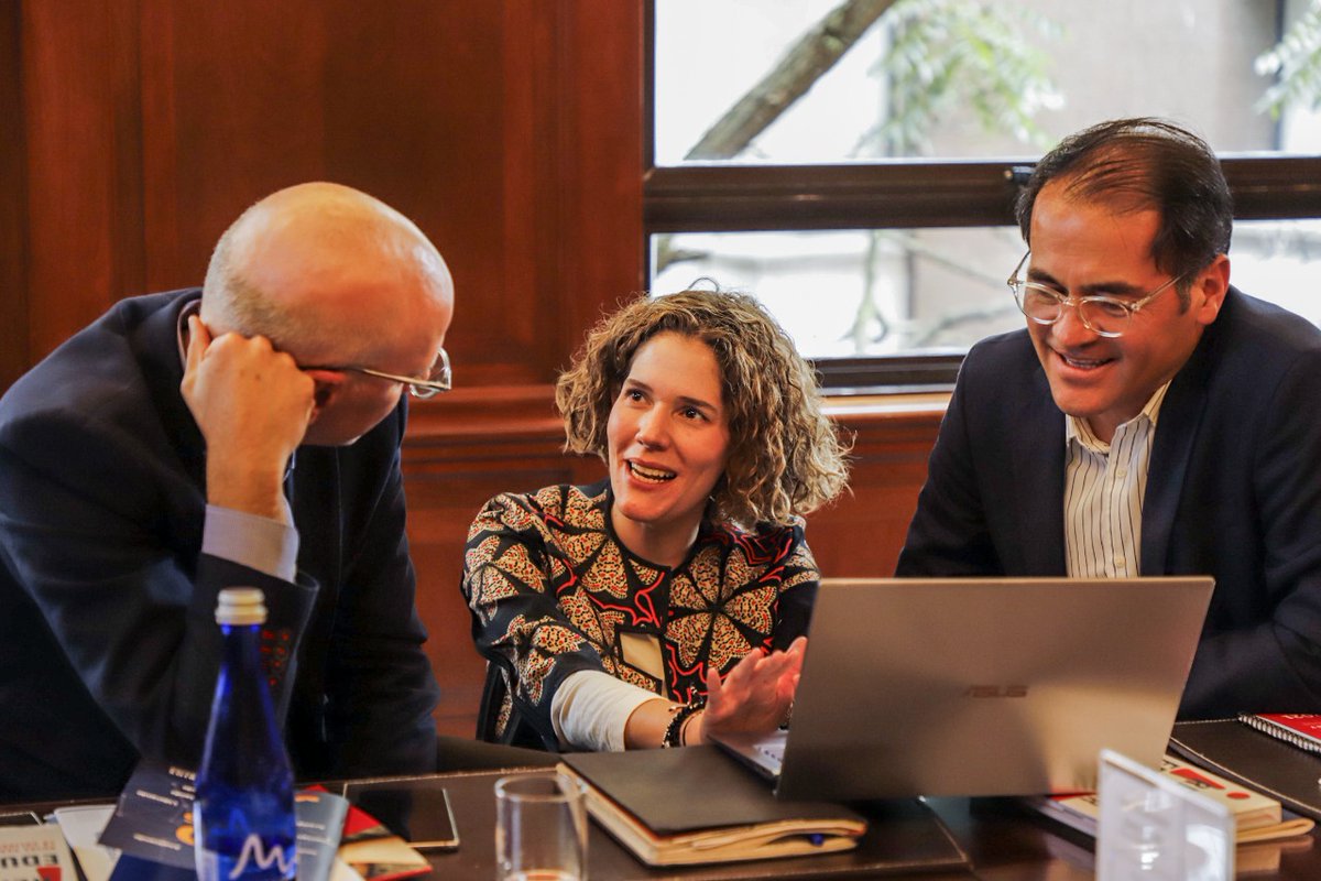 Fundacion_ExE's tweet photo. #MiembrosExE
🙌🏾 Nos encontramos reunidos con miembros del Consejo Directivo ExE conversando sobre el contexto educativo nacional a partir de la información del #ObservatorioExE y el #SIIPE
✅ ¡Los datos permiten tomar mejores decisiones en educación! https://t.co/2YDXddhoLY