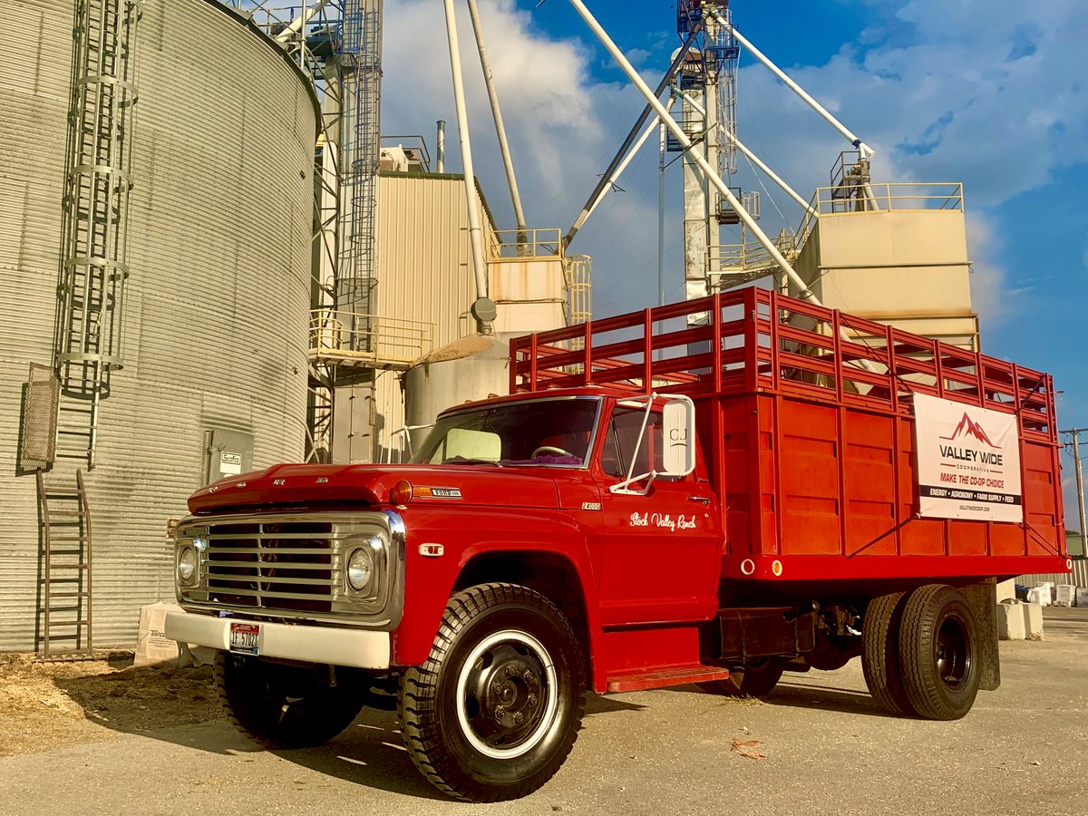 How cool is this parade setup!? Thank you to our Preston crew for sharing this great shot! #valleywidecooperative #redtruck #paradeday #smalltownlife