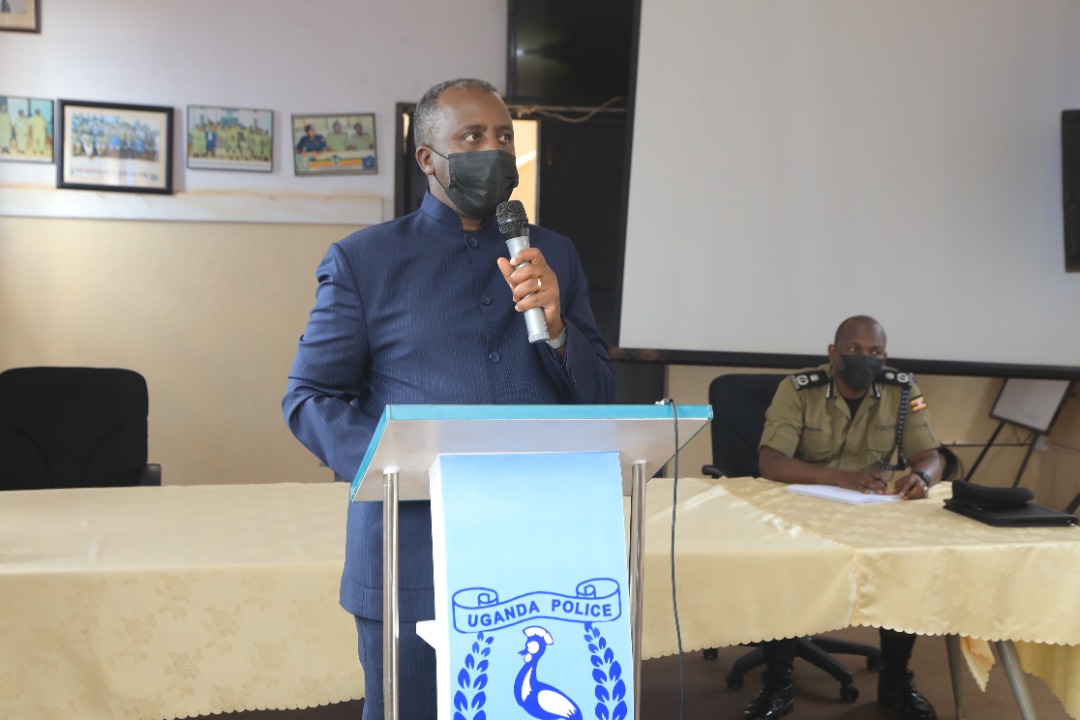 CID1_UG's tweet photo. The Honourable Minister of State for  @mia_uga , Gen. David Muhoozi has today visited CID Headquarters and addressed the Officers on strategic priorities and gaps in the performance of the Directorate. https://t.co/PYQ1hVQS39