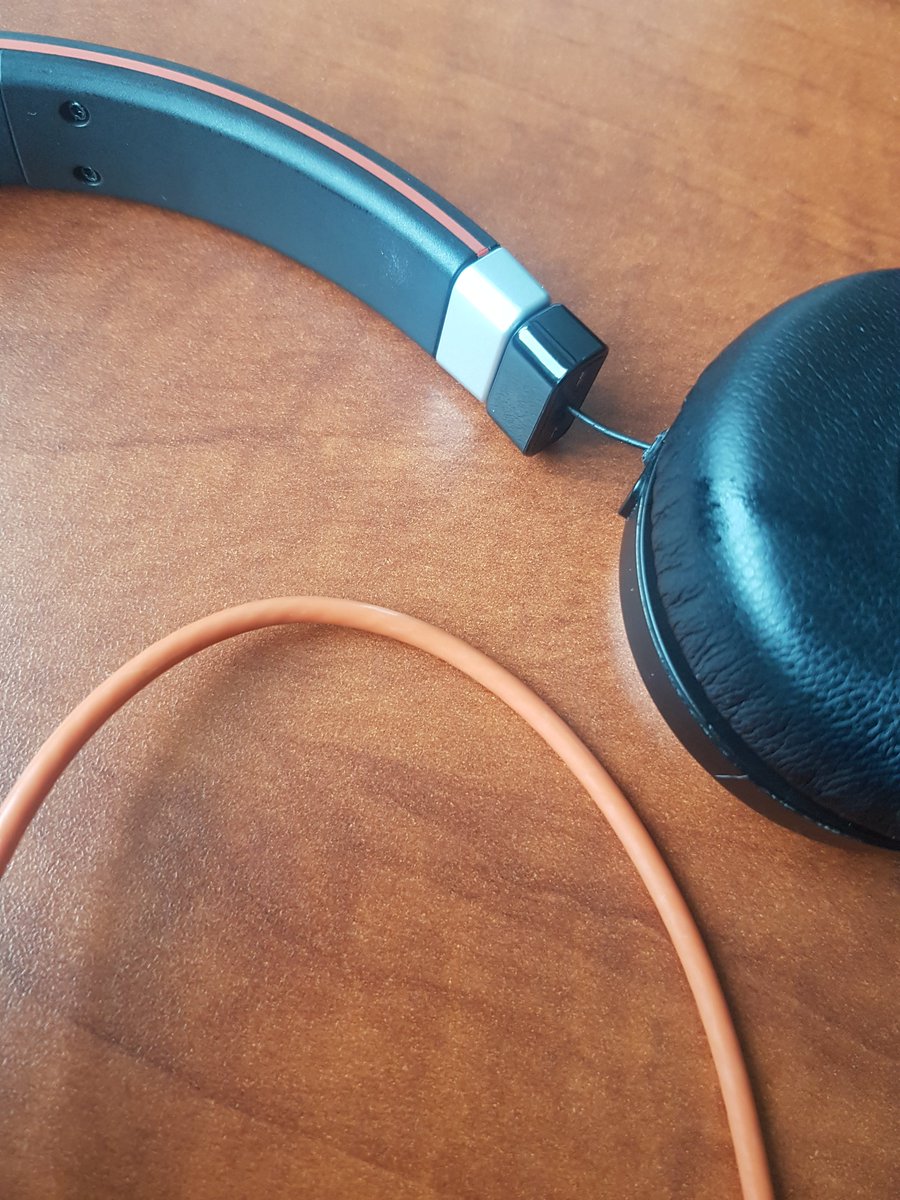 sumthin4thawknd's tweet photo. @jabrasupport hello, my evolve65 headset has physically broken but is still under warranty according to the warranty checker and serial number - how do I get this resolved? https://t.co/OjB3OzhjQX