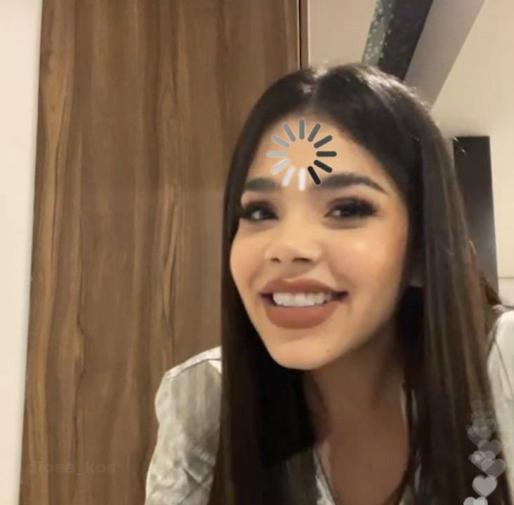 kosviews's tweet image. Kenia viendo como ponen sus fotos hot en la integración: