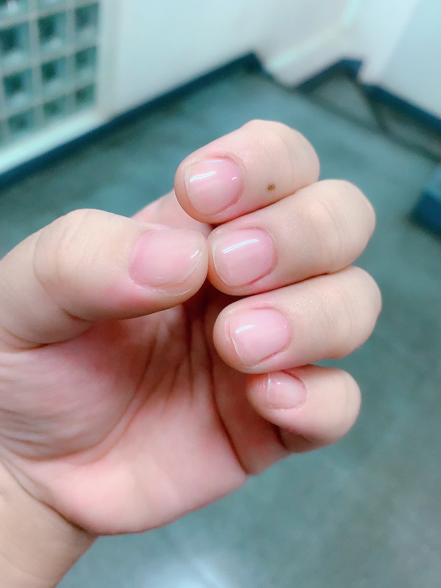 ネイルするだけで人生が華やかになる どの職種もネイルokにしてほしい 飲食や医療系もok 衛生面やtpoなど考慮すべき点もありそう Togetter