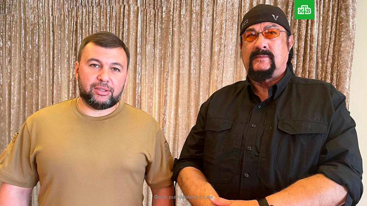 Стивен Сигал, который снимает документальный фильм «о войне в Донбассе», приехал в ДНР и посетил СИЗО в Еленовке, по которому ВСУ нанесли удар ntv.ru/novosti/271852…