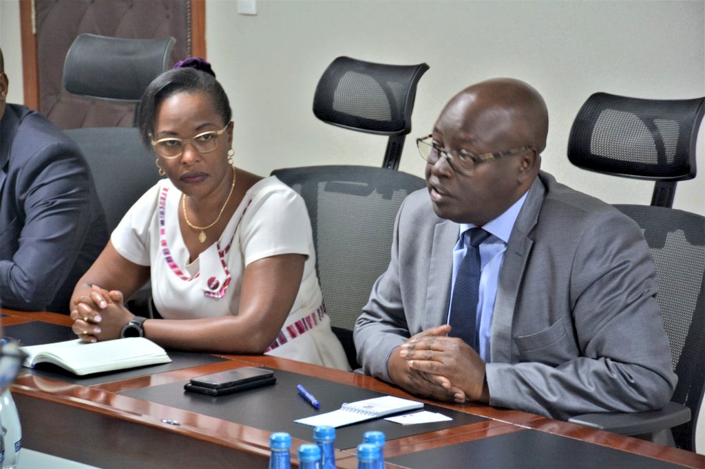 RIB_Rw's tweet photo. Uyu munsi, Umunyamabanga Mukuru wa RIB @JRuhunga yakiriye Mme Cassiopée Vienne, Umujyanama Mukuru muri Ambassade y’Ubufaransa mu #Rwanda, ari kumwe na Colonel Laurent Lessafre, Umujyanama mu by’umutekano n’ubutabera muri Ambassade. 
@ambafrancerwa https://t.co/SHU8ZdcbCa