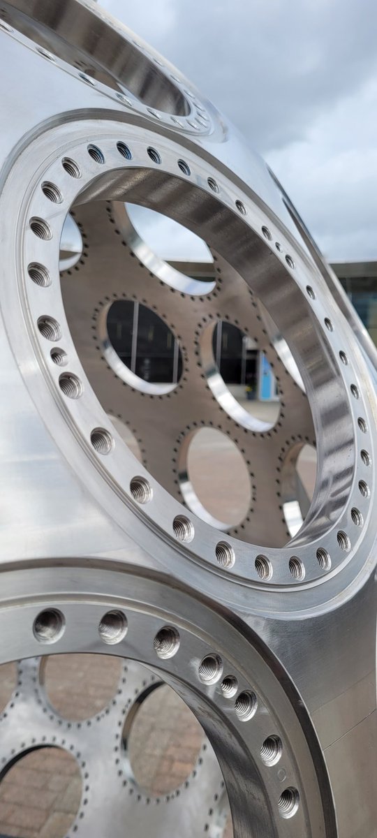 The new outdoor exhibit <a href="/ScienceNorth/">Science North & Dynamic Earth</a> isn’t any ordinary ball of steel! 
The piece on display is the inner vessel from the miniCLEAN dark matter experiment that was once located 2km underground at SNOLAB! 🧵(1/4)