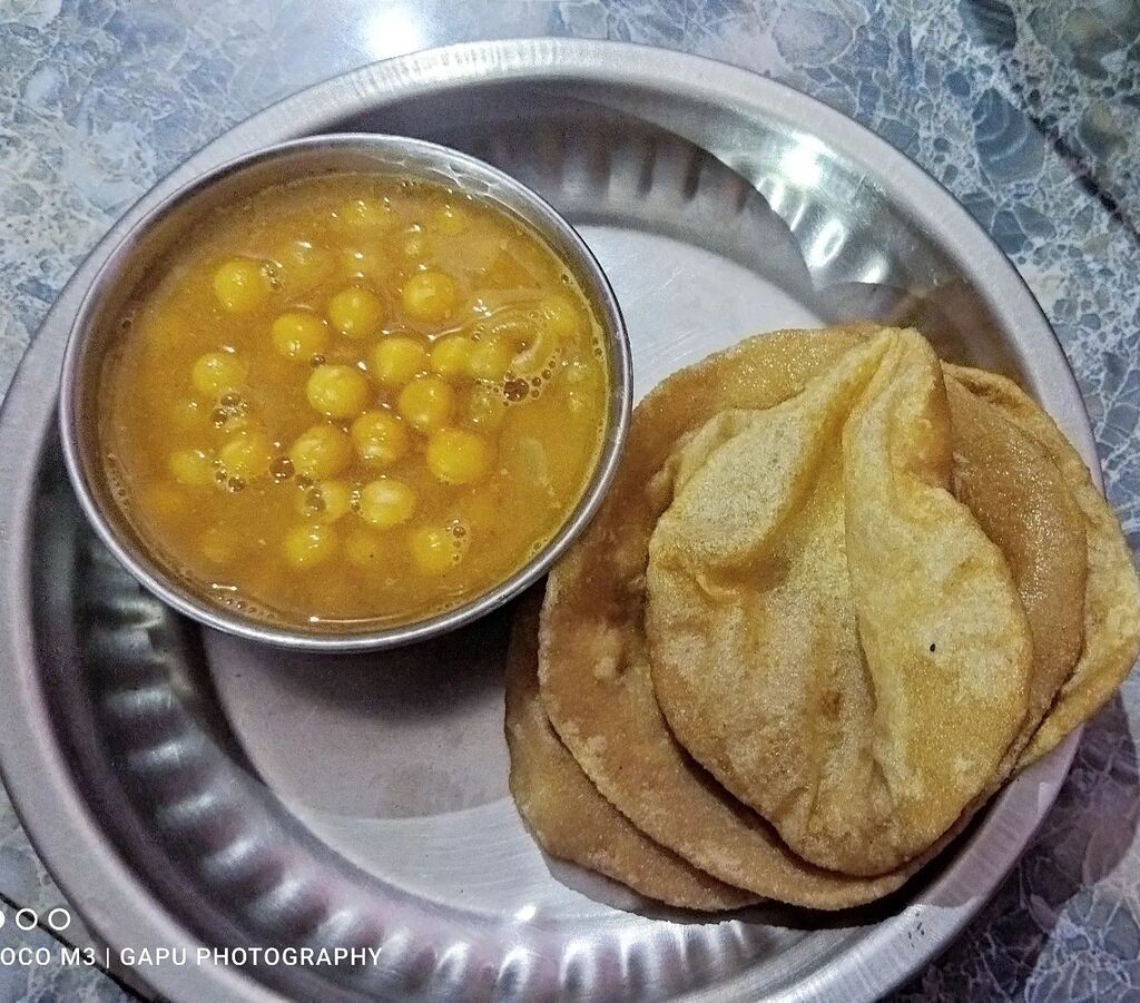 OdiaCuisine's tweet photo. Puri and Ghuguni...
#foodieodia #OdiaFood #therawtextures #feedfeed #nomnom24x7 #ChickenBiriyani #foodiesofbhubaneswar #Biriyani #bengalifood #northindianfood #MachhaBesar #chennaifood #mumbaifoodie #instafoodie #foodiesofindia #platinggoals #walkwithindia #nonvegetarian #g… https://t.co/jFxaNJwi5C