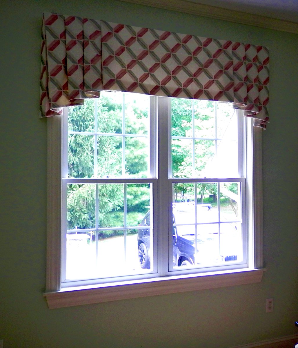 Decorative valances and cornices are a great way to cover a bare window. <a href="/LaurasDrapery/">Laura's Draperies, Bedspreads & More</a> Latest installation in Shelton, CT. Select custom #fabrics at Laura's Draperies, Bedspreads, &amp; More. Free design consultation. laurasdraperiesct.com 

#Connecticut 
#FairfieldCounty
#Shelton