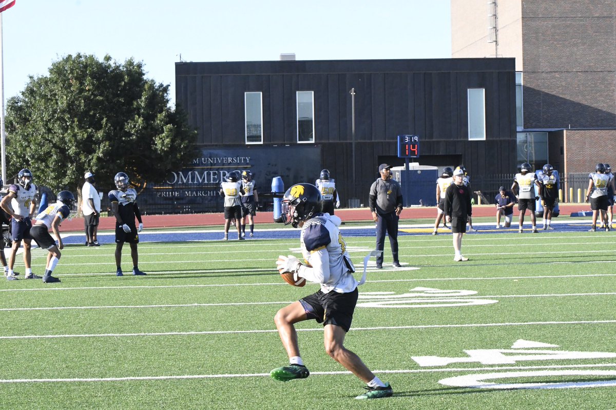 Patiently waiting on mines🖤