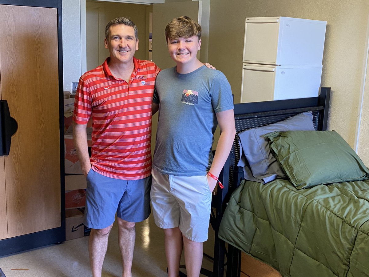 OU_HRL's tweet image. Having all the fun, day one, Move-In vibes! 😁#oumovein22