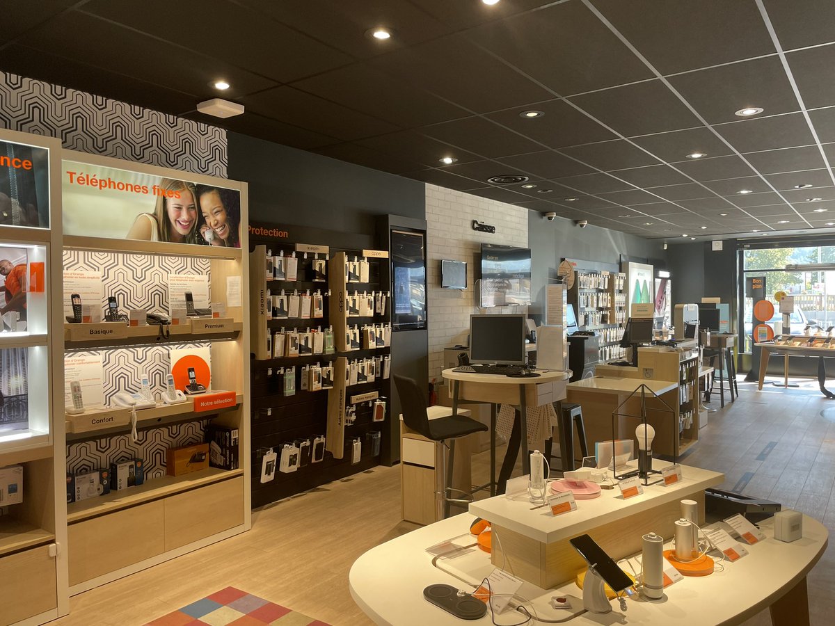 Olivier Mast (@olivier_mast) on Twitter photo Beaucoup d émotions et de colÚre aprÚs le scandaleux braquage de notre boutique Orange à Cluses-Sconzier.
Mais Malik, Marina et toute notre équipe de professionnels seront là pour vous accueillir dÚs jeudi. <a href="/Orange_France/">Orange France</a>
<a href="/OrangeAuRA/">Orange Auv-Rh-Alpes</a> Beaucoup d émotions et de colÚre aprÚs le scandaleux braquage de notre boutique Orange à Cluses-Sconzier.
Mais Malik, Marina et toute notre équipe de professionnels seront là pour vous accueillir dÚs jeudi. <a href="/Orange_France/">Orange France</a>
<a href="/OrangeAuRA/">Orange Auv-Rh-Alpes</a>
