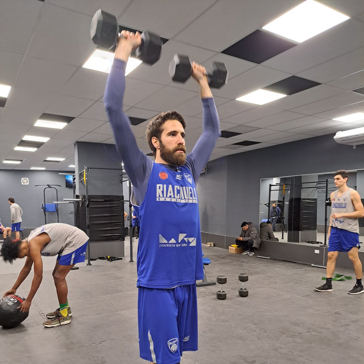 ✅ Modo 2022-23.

<a href="/RiachueloClub/">Club Atlético Riachuelo</a> 🔛